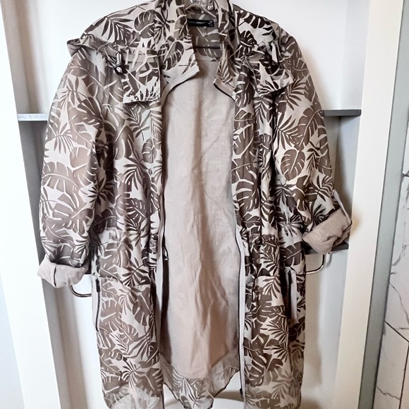 Amanda Green Light Spring Jacket - Picture 3 of 5